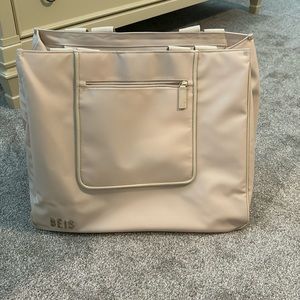 Beis east to west tote